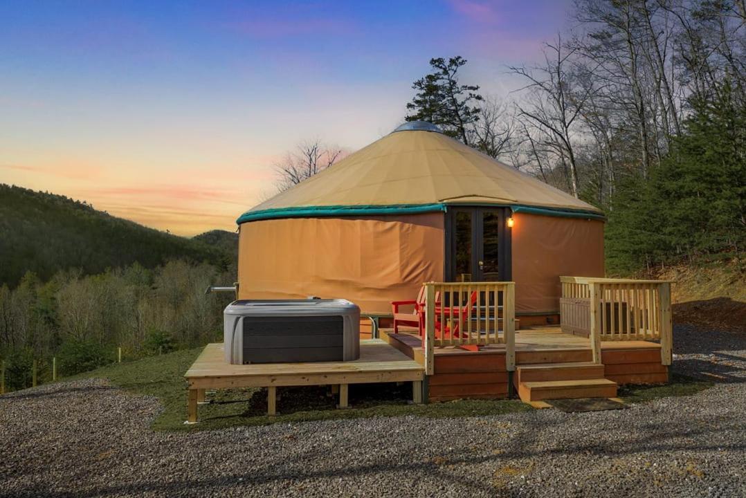 Modern Yurt W River Access, Hot Tub, Wifi & Grill Wardensville Buitenkant foto