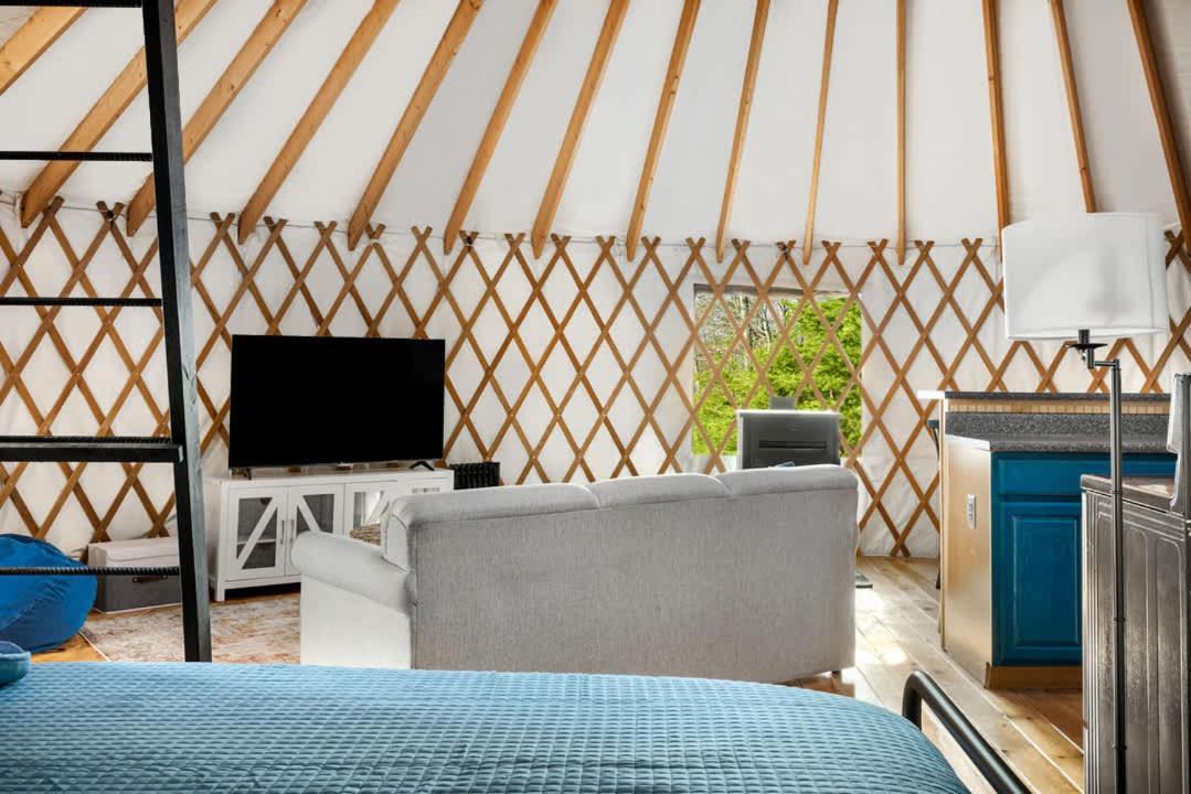 Modern Yurt W River Access, Hot Tub, Wifi & Grill Wardensville Buitenkant foto